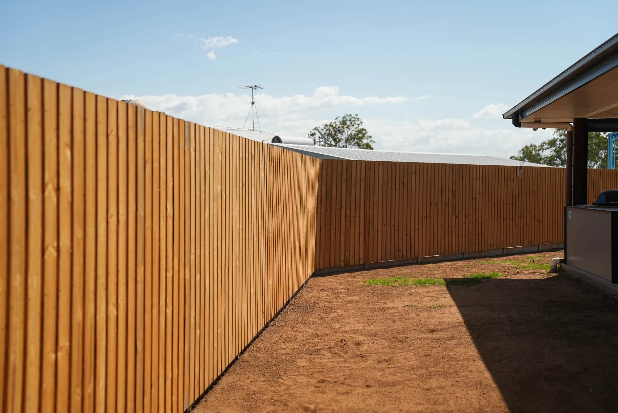 Timber fence following the corner of a backyard