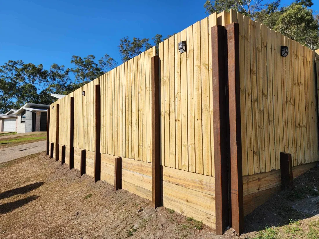 New timber paling fence, Gladstone